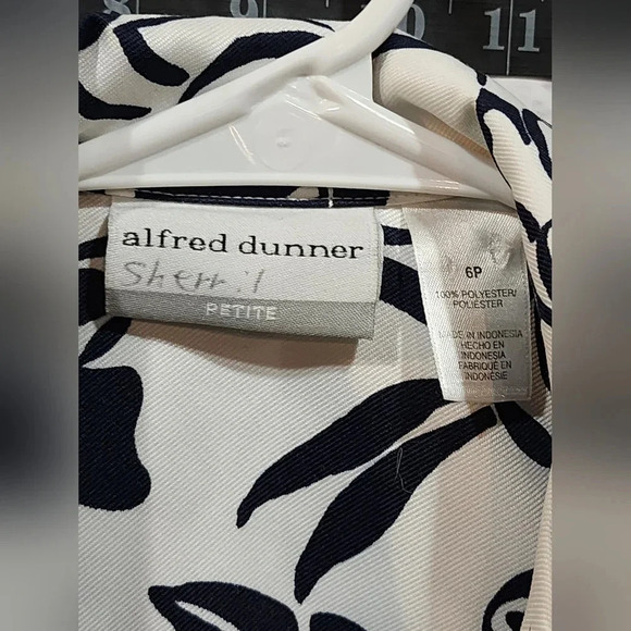 Alfred Dunner white jacket with navy blue floral design and sequin embellishment - Picture 6 of 6